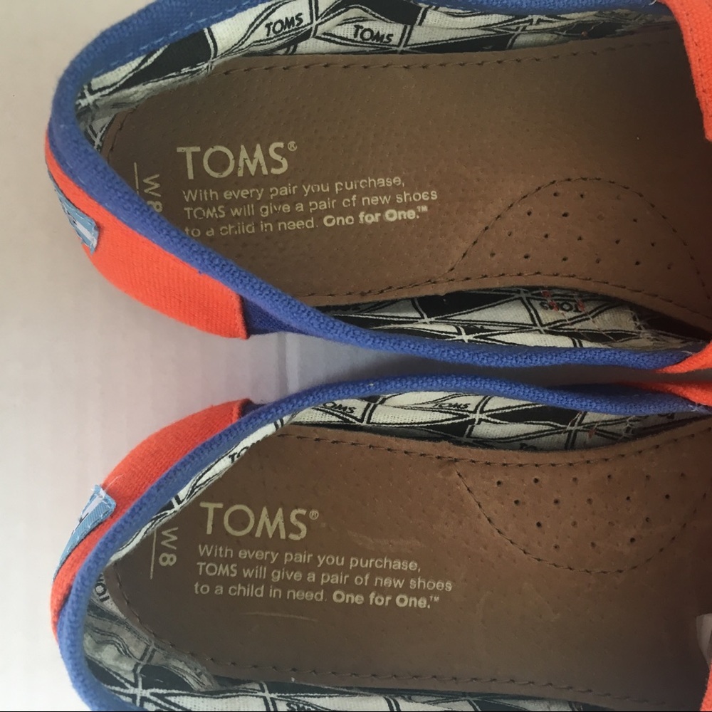 Toms Red and Blue Size 8 W - Picture 2 of 6